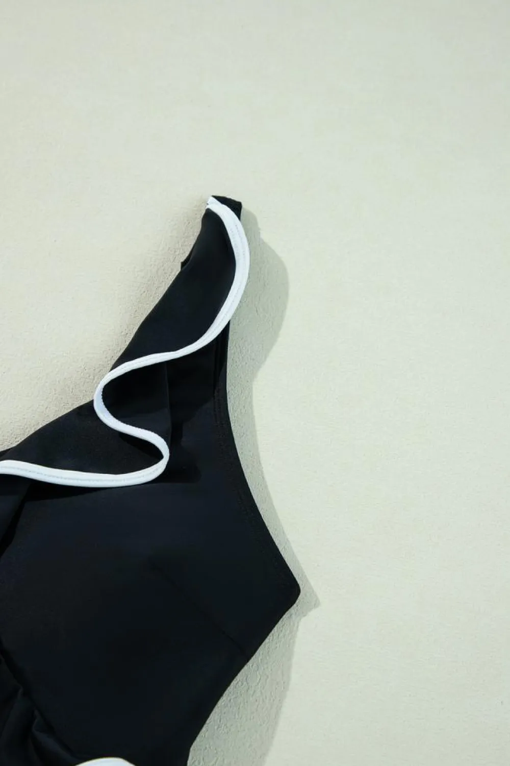 Outlet Dear-Lover Color Contrast Ruffled Wrap V Neck Swimsuit Black