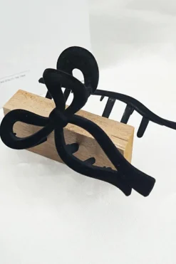 New Dear-Lover Velvet-Flocked Bow Shape Claw Clip Black