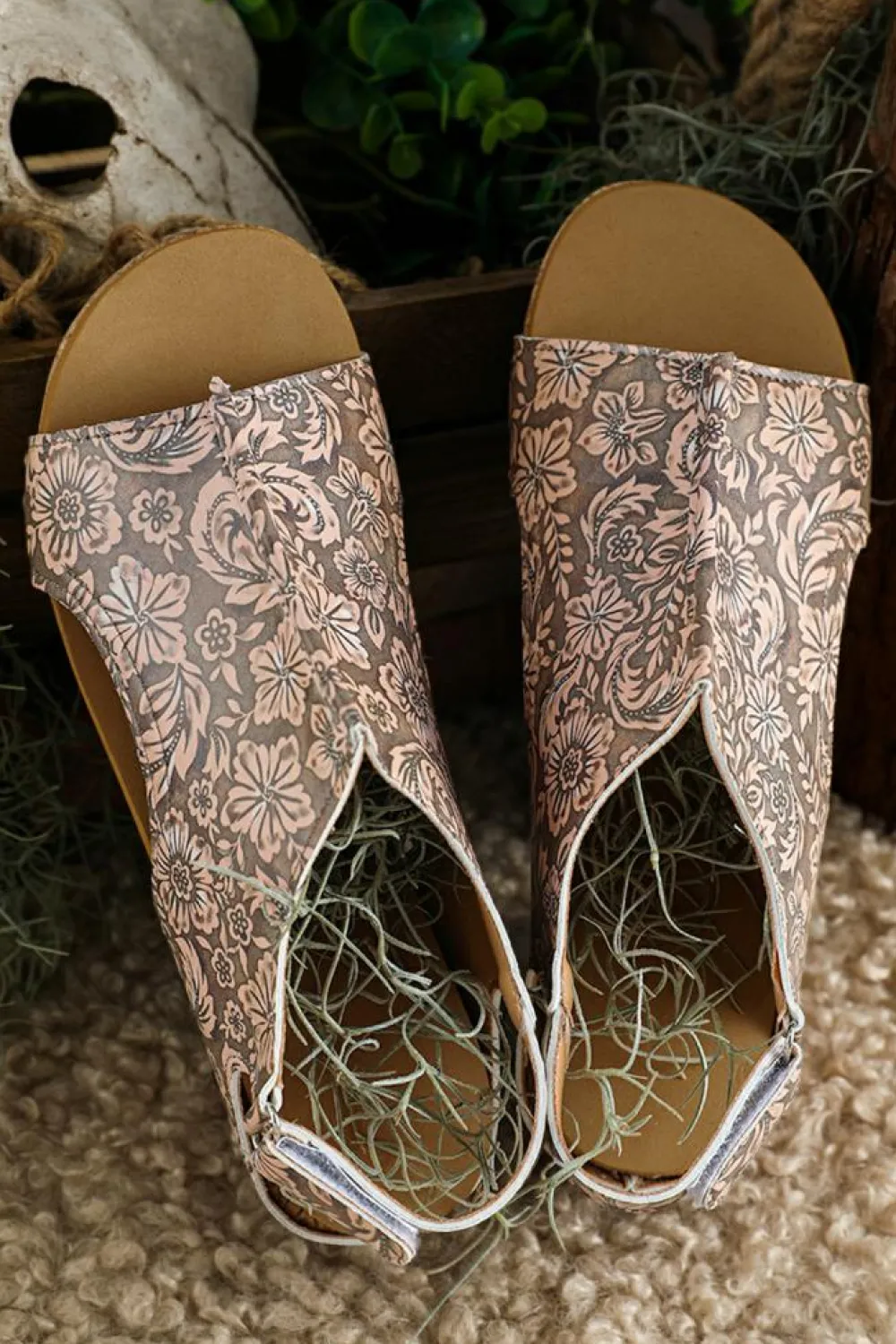 Online Dear-Lover Vintage Floral Leather Rivet Hollowed Platform Sandals Brown