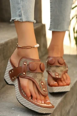 New Dear-Lover Pattern Patched PU Leather Rivet Woven Wedge Slippers Chestnut