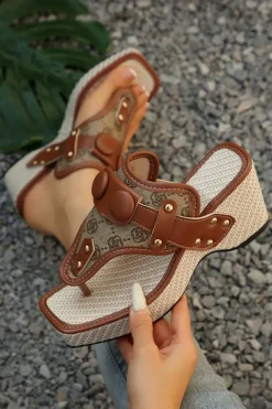New Dear-Lover Pattern Patched PU Leather Rivet Woven Wedge Slippers Chestnut