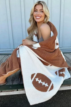 Hot Dear-Lover Rugby Football Pattern Color Block Fleece Blanket 127*152cm Chestnut