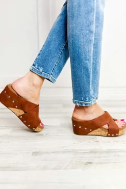 Fashion Dear-Lover Toe Ring Cross Cutout Studded Wedge Slippers Chestnut