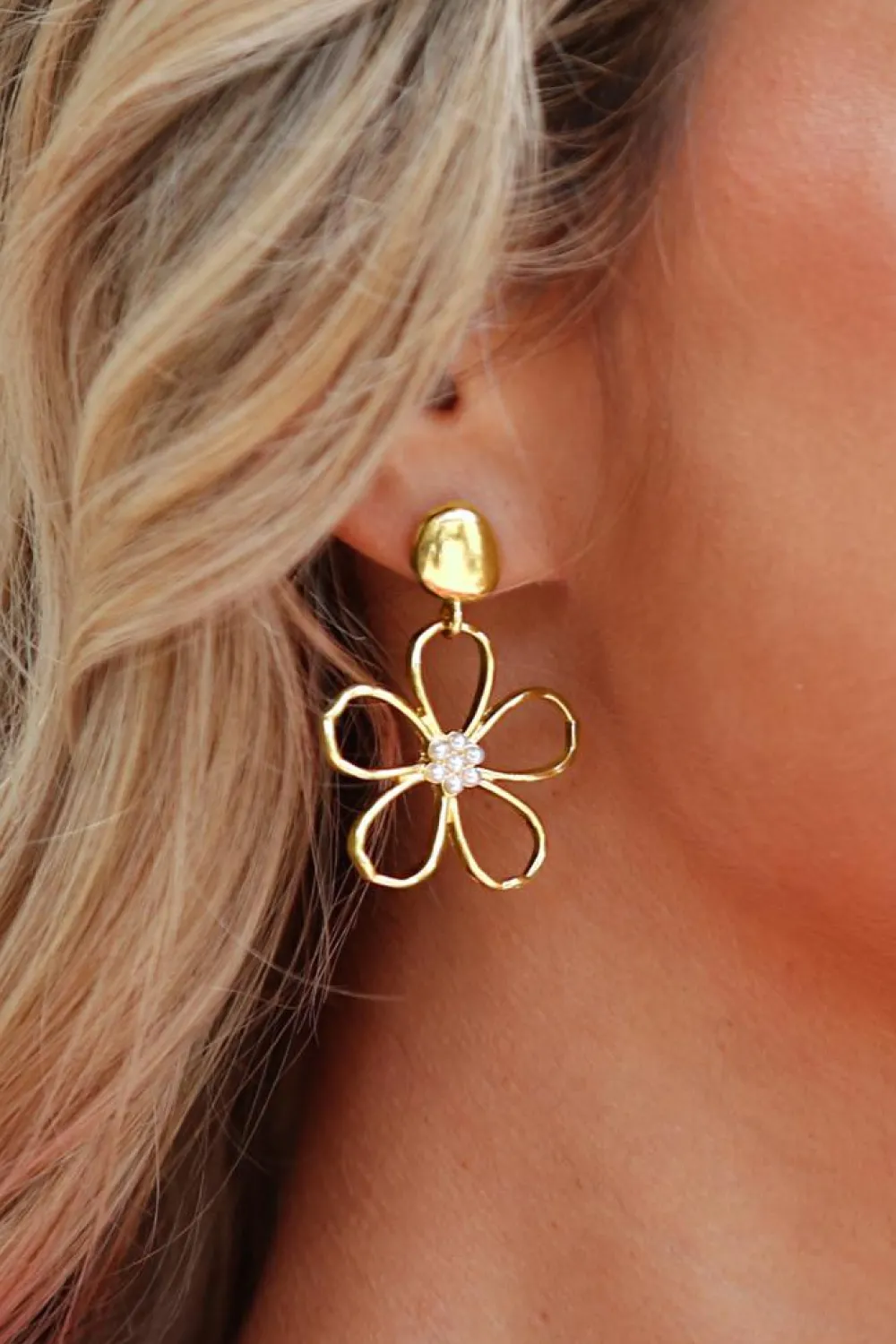 Online Dear-Lover Vintage Cut Out Flower Pearl Decor Stud Earrings Gold