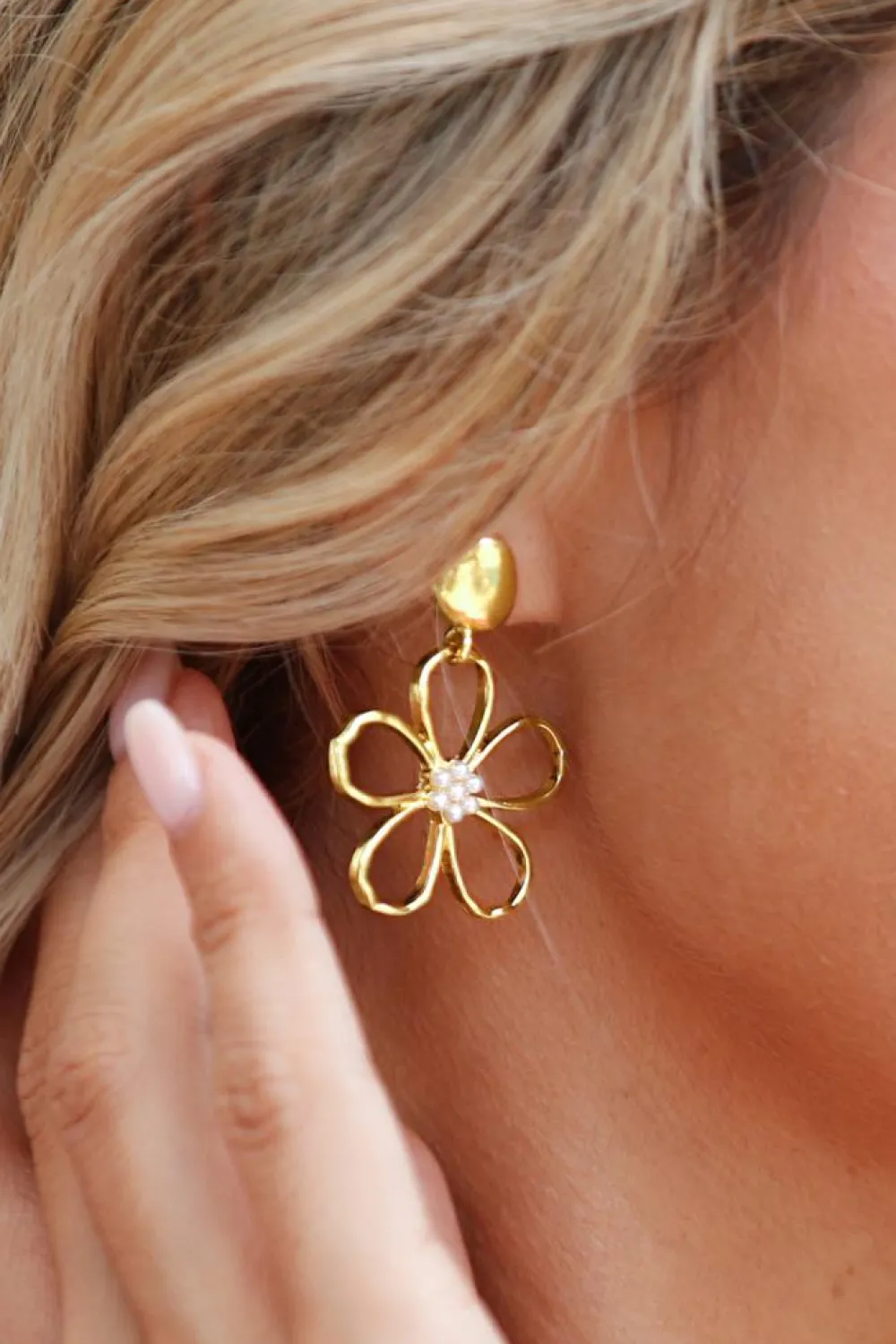 Online Dear-Lover Vintage Cut Out Flower Pearl Decor Stud Earrings Gold