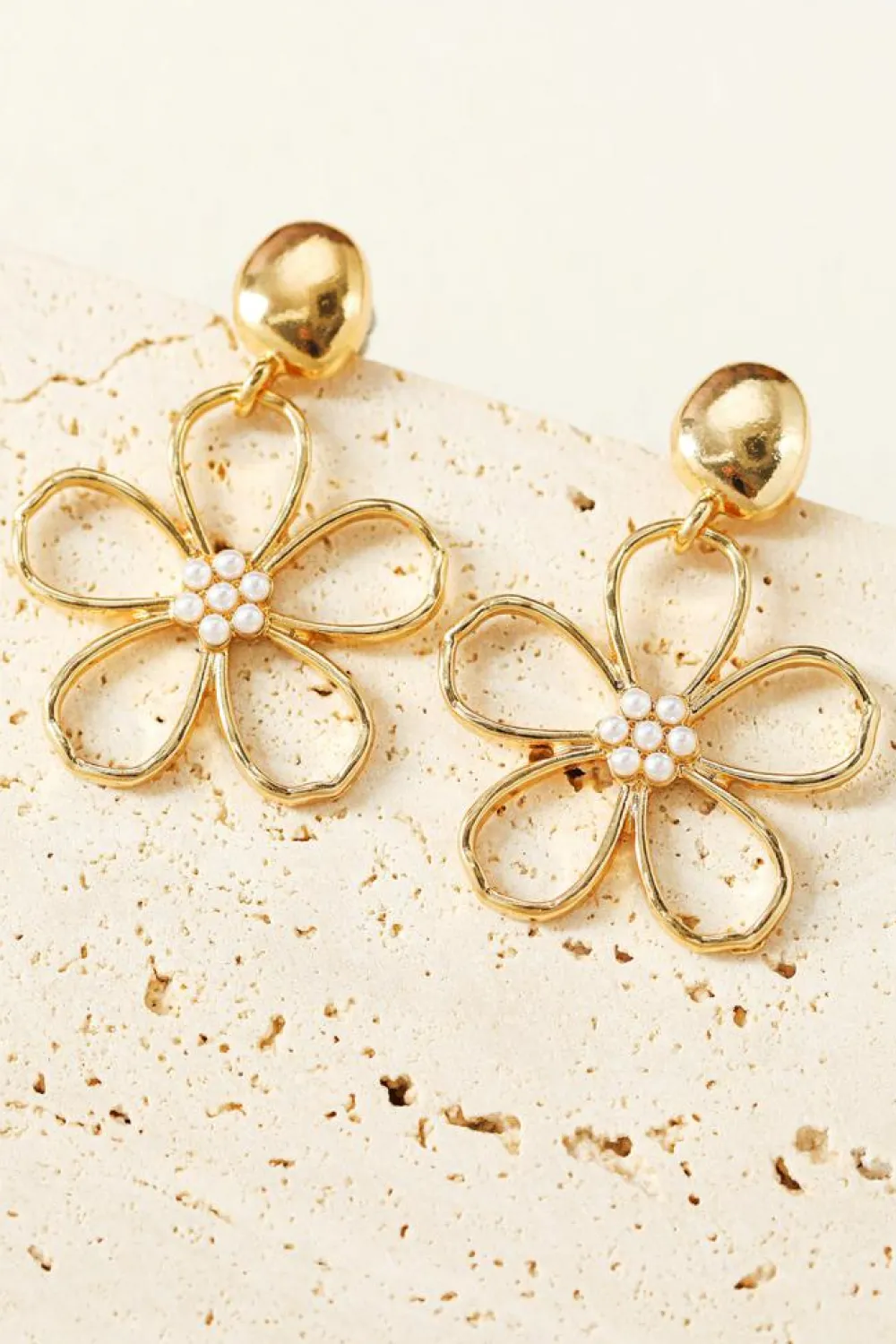 Online Dear-Lover Vintage Cut Out Flower Pearl Decor Stud Earrings Gold