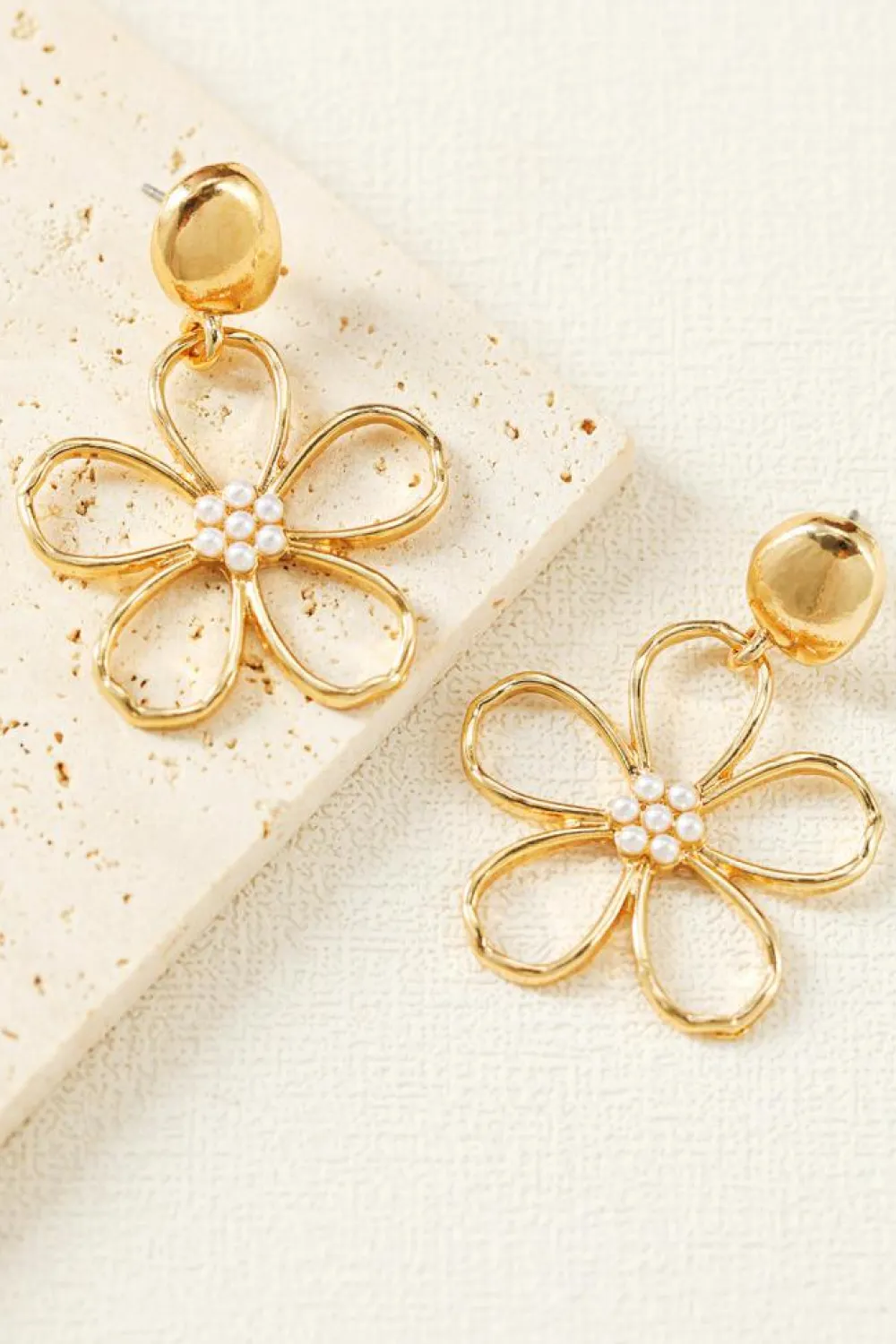 Online Dear-Lover Vintage Cut Out Flower Pearl Decor Stud Earrings Gold