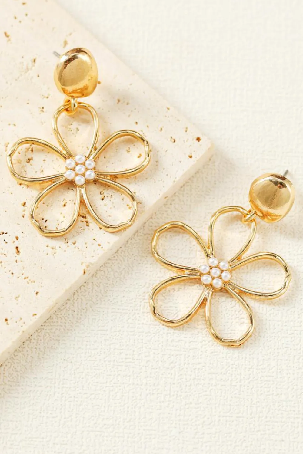 Online Dear-Lover Vintage Cut Out Flower Pearl Decor Stud Earrings Gold
