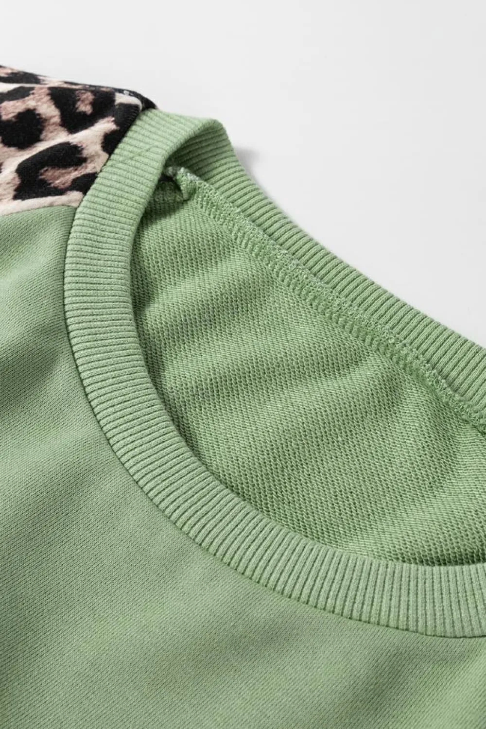 Fashion Dear-Lover Leopard Print Colorblock Raglan Sleeve Sweatshirt Grass Green