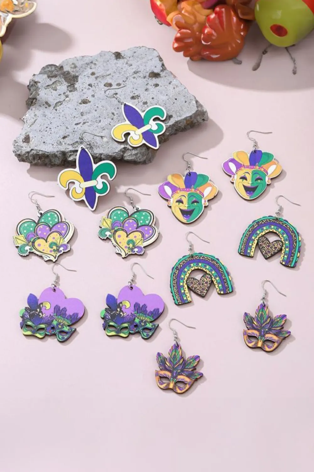 Best Dear-Lover Mardi Gras Mask Dangle Hook Earrings Meadow Mauve