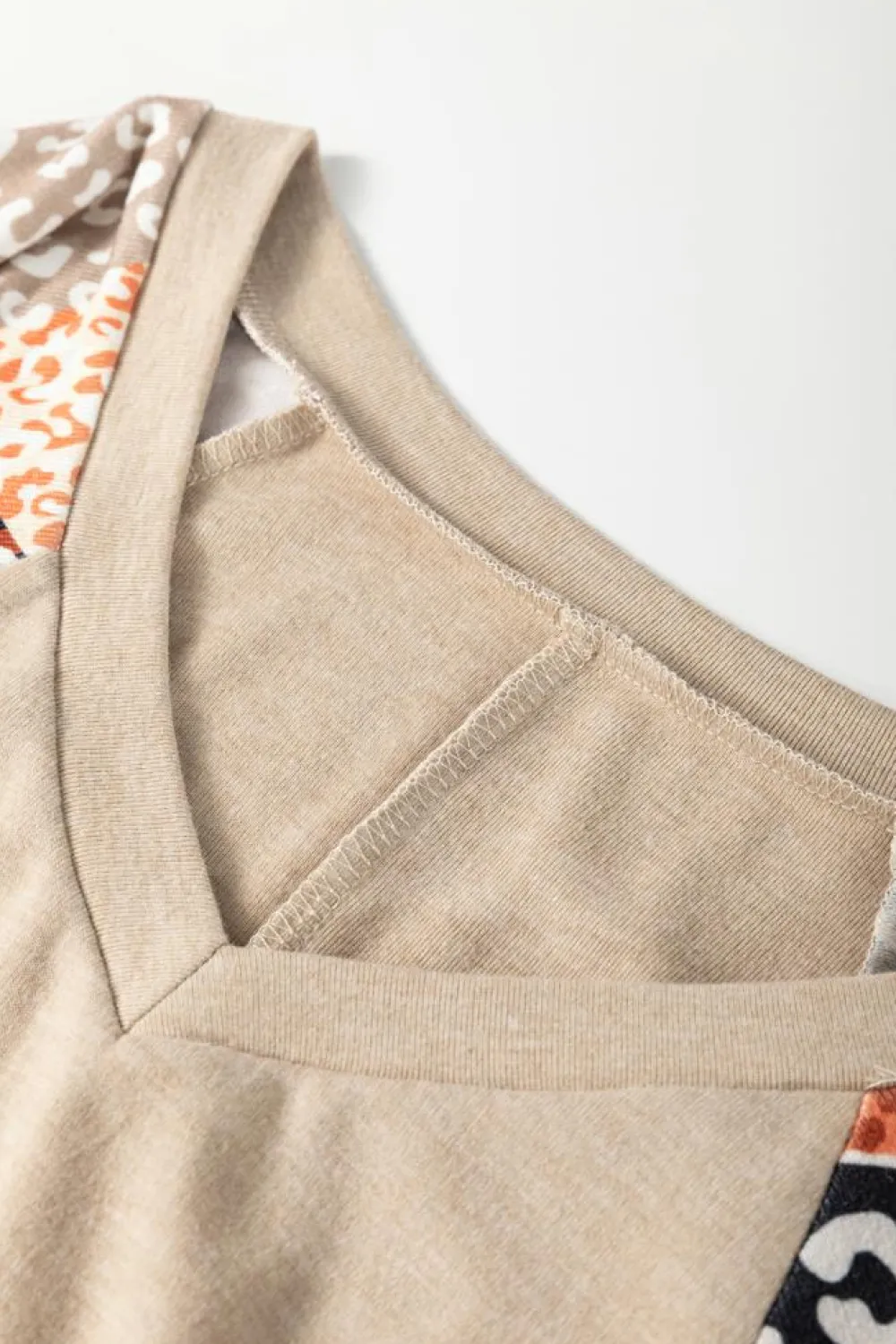 Fashion Dear-Lover Contrast Printed Raglan Sleeves Patchwork V Neck Loose Top Parchment