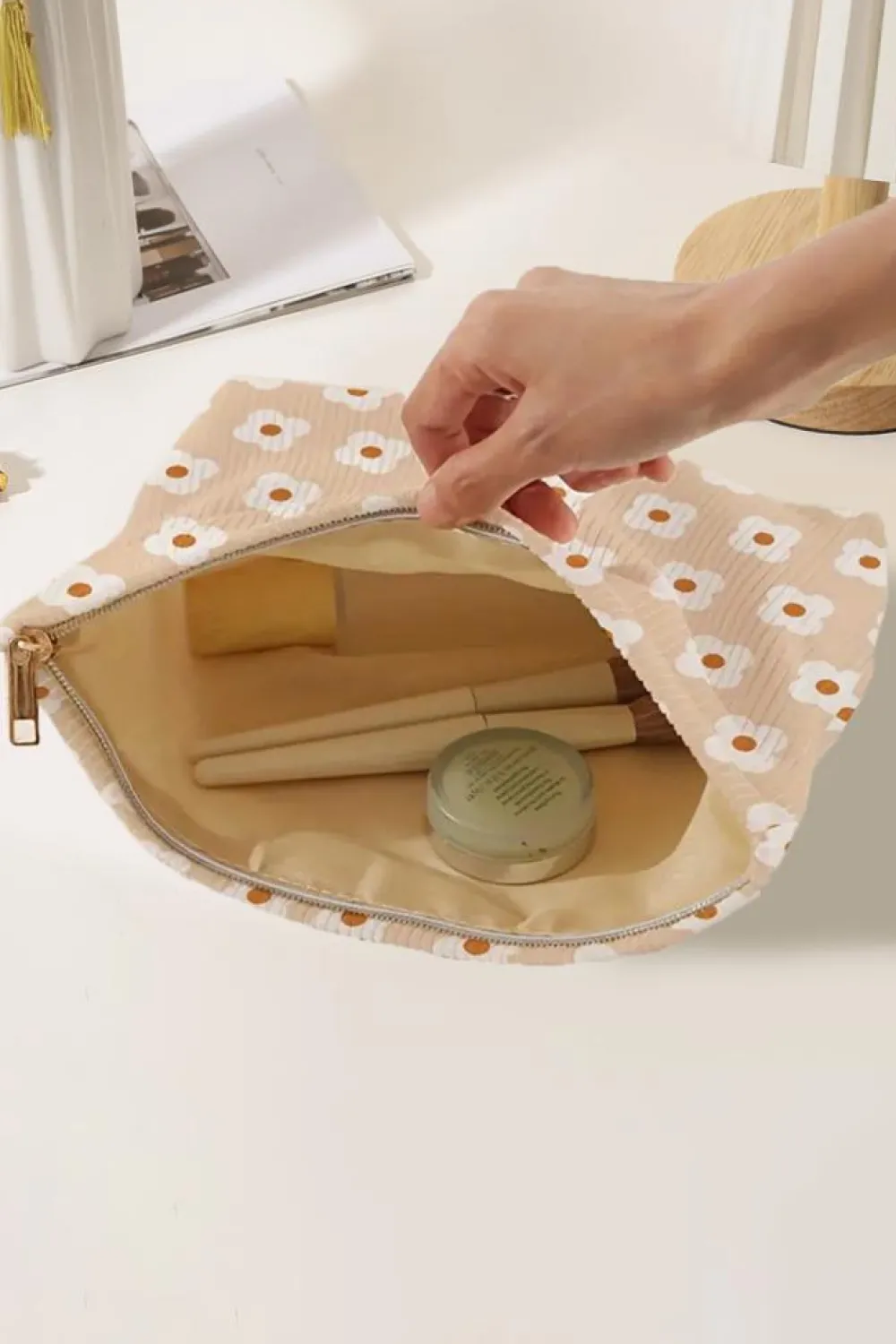 Hot Dear-Lover Flowers Print Textured Corduroy Large Makeup Bag Parchment