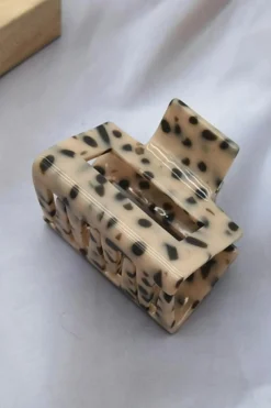 Discount Dear-Lover Leopard Print Cutout Square Claw Clip Parchment