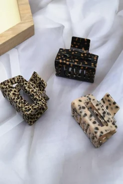Discount Dear-Lover Leopard Print Cutout Square Claw Clip Parchment