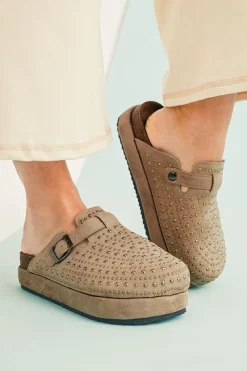 Fashion Dear-Lover Rivet Buckle Closed Toe Platform Slippers Parchment