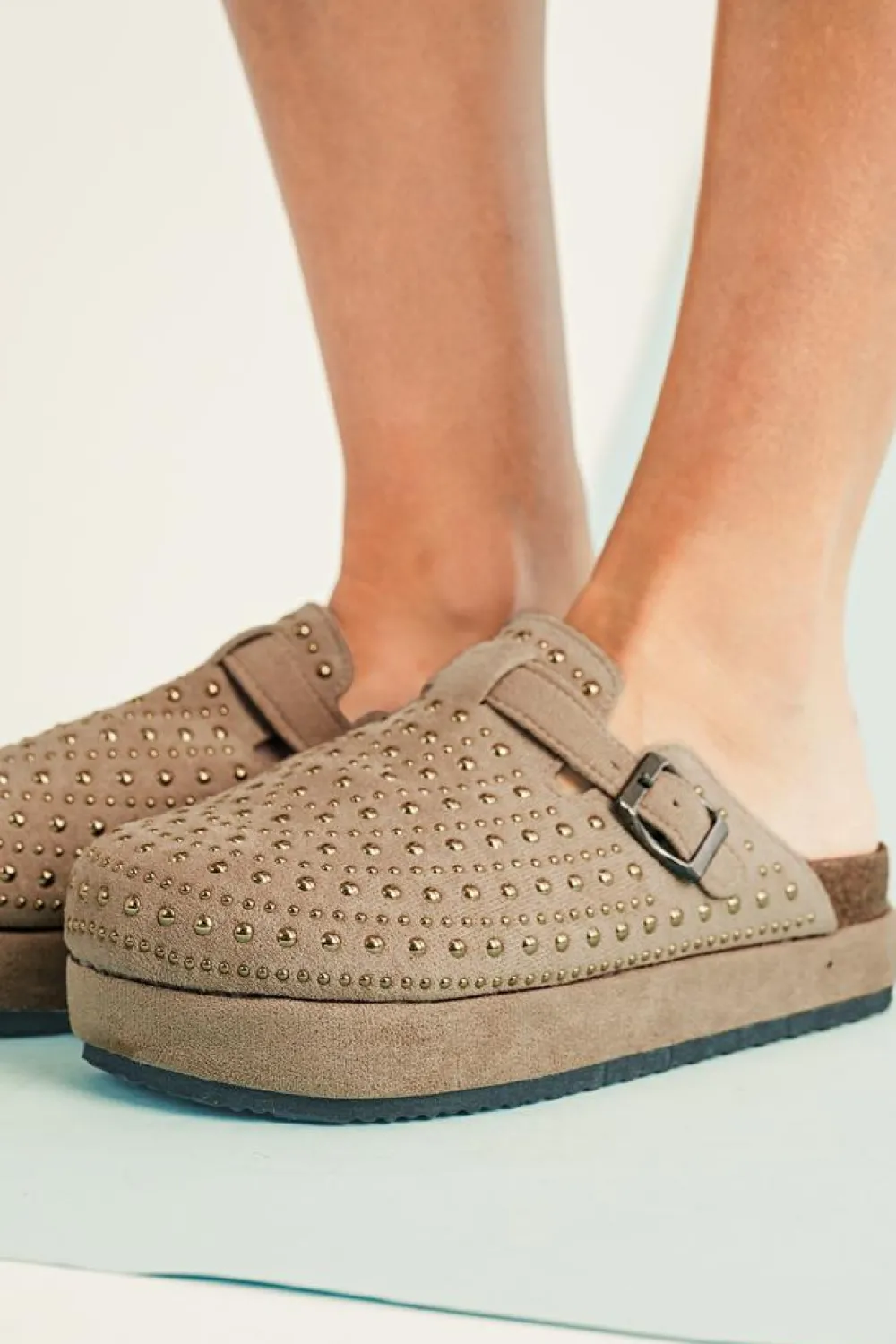 Fashion Dear-Lover Rivet Buckle Closed Toe Platform Slippers Parchment