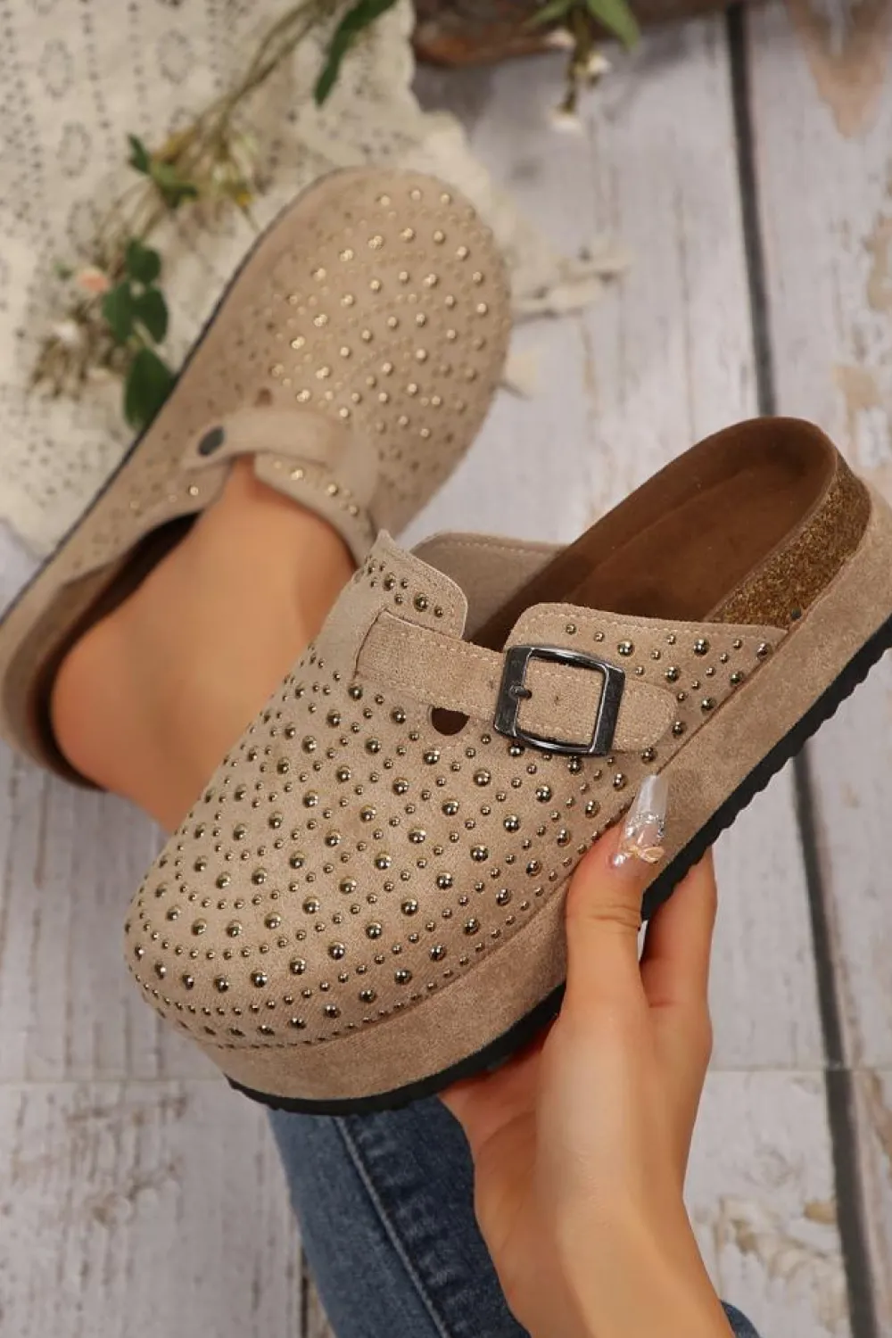 Fashion Dear-Lover Rivet Buckle Closed Toe Platform Slippers Parchment