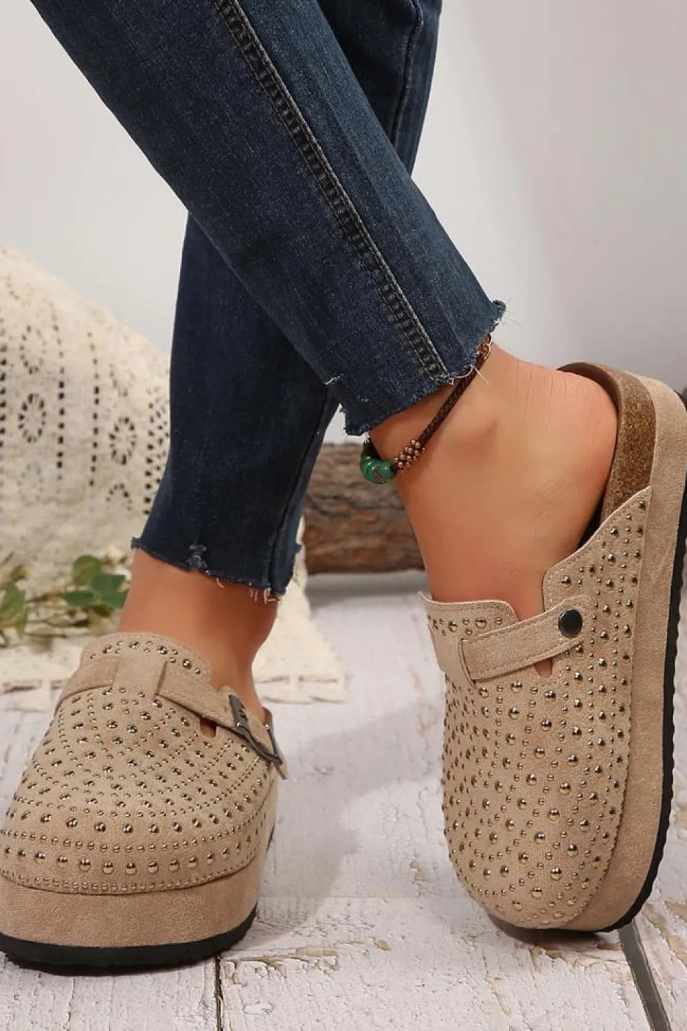 Fashion Dear-Lover Rivet Buckle Closed Toe Platform Slippers Parchment