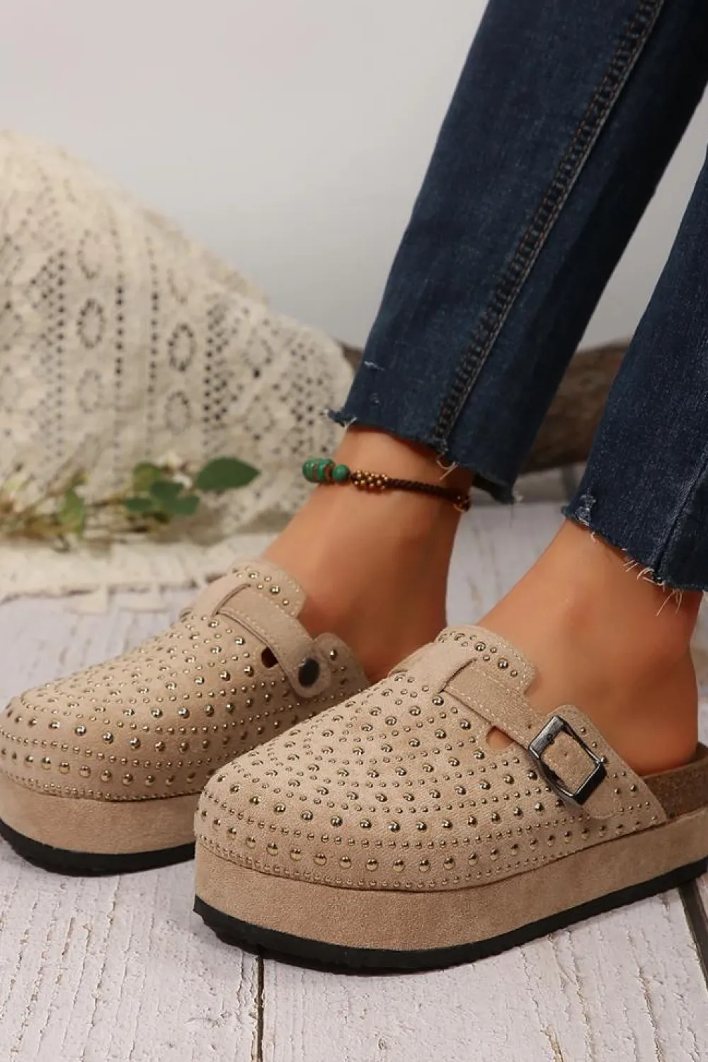 Fashion Dear-Lover Rivet Buckle Closed Toe Platform Slippers Parchment