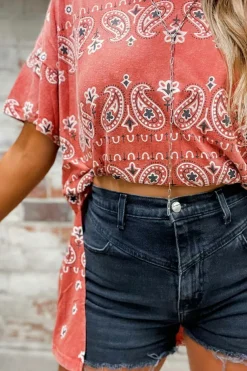 Fashion Dear-Lover Paisley Print Side Slits Crew Neck T Shirt Red