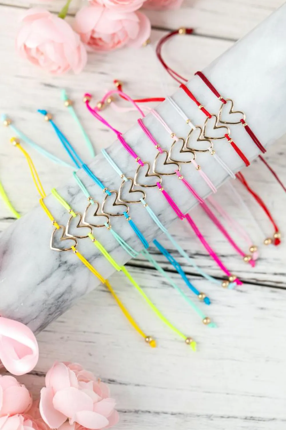 Discount Dear-Lover 12Pcs Minimalist Random Color Heart Shaped Bracelets Red