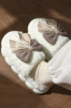 Fashion Dear-Lover Contrast Bowknot Applique Plush Winter Slippers (Bow Colors May Differ by Batch) White