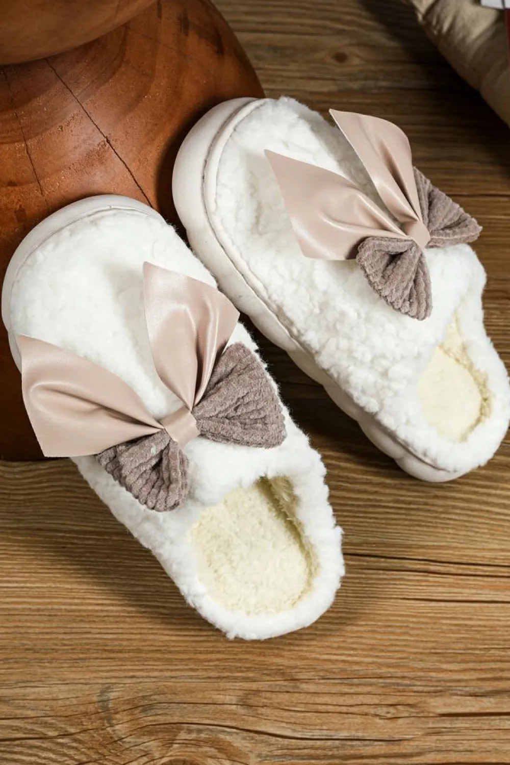 Fashion Dear-Lover Contrast Bowknot Applique Plush Winter Slippers (Bow Colors May Differ by Batch) White