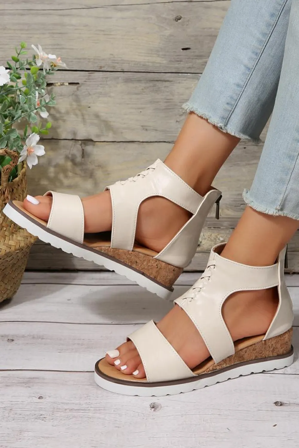 Outlet Dear-Lover Crisscross Detail Hollowed Leather Gladiator Sandals White