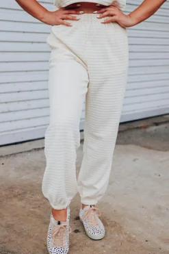Outlet Dear-Lover Lattice Textured Cropped Tee and Jogger Pants Set White