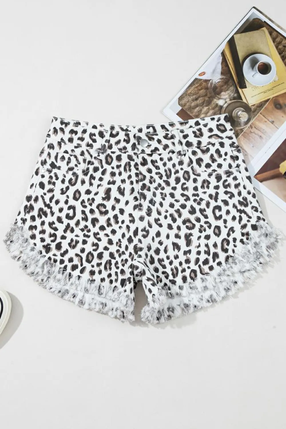 Sale Dear-Lover Leopard Frayed Hem Denim Shorts White