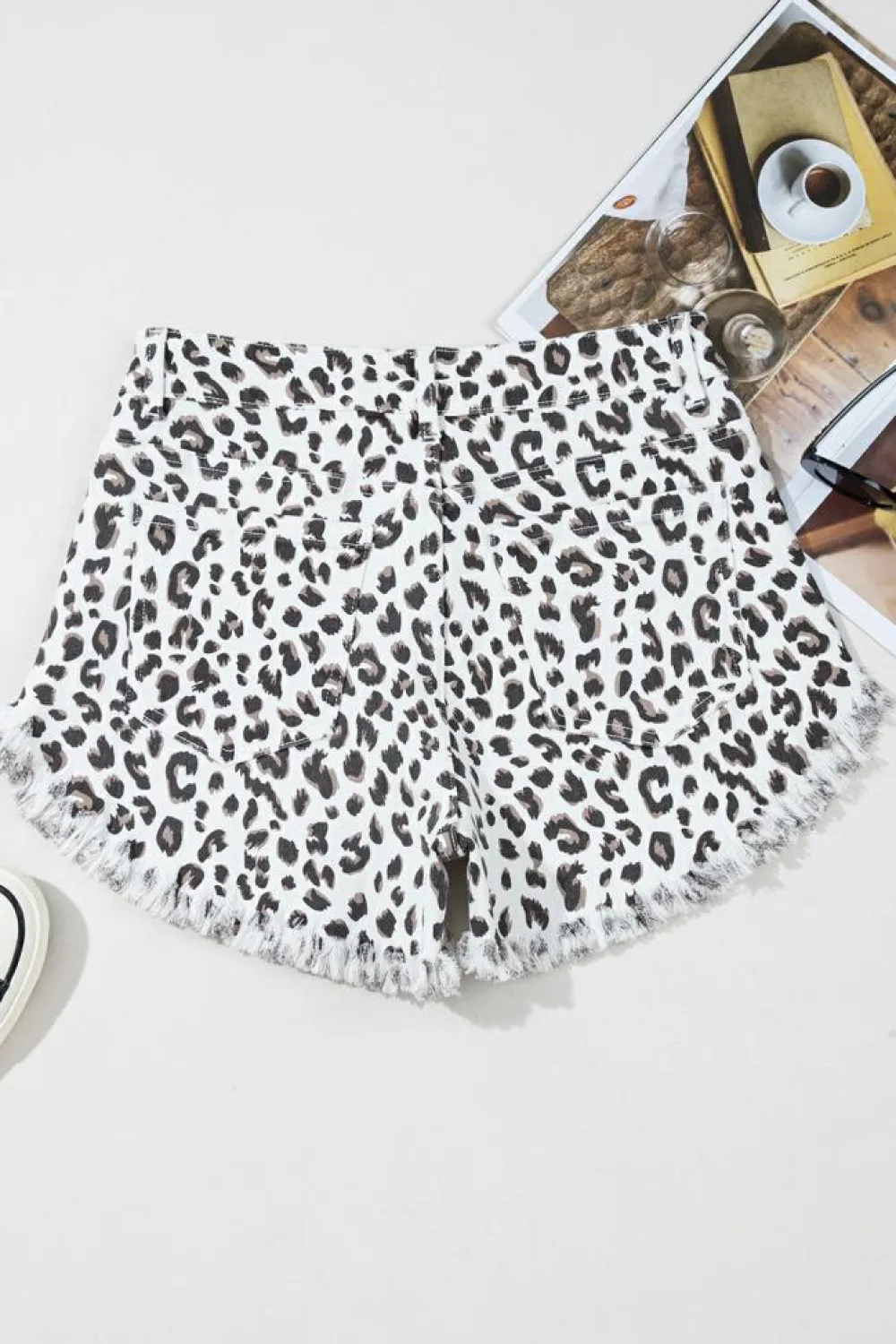 Sale Dear-Lover Leopard Frayed Hem Denim Shorts White