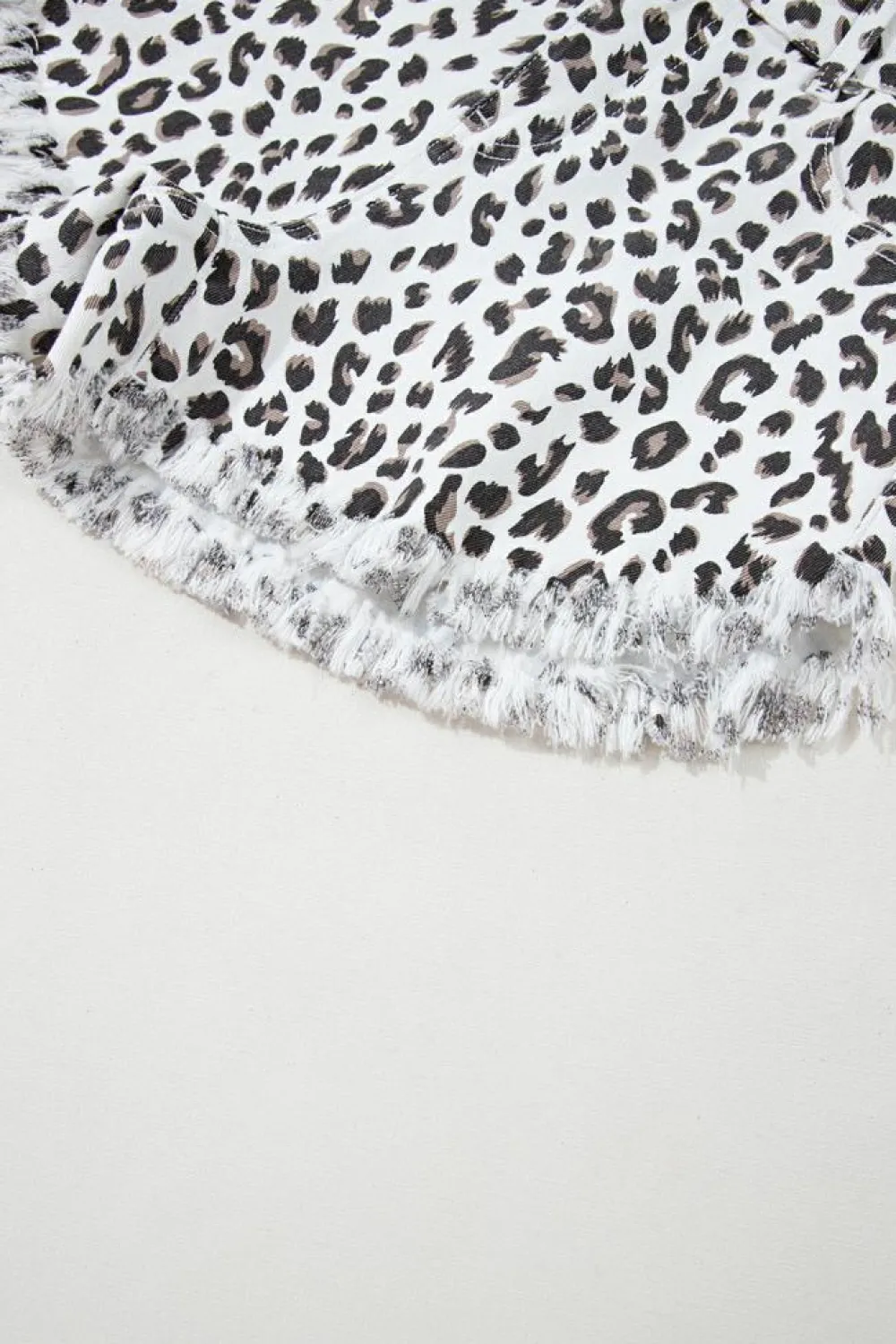 Sale Dear-Lover Leopard Frayed Hem Denim Shorts White