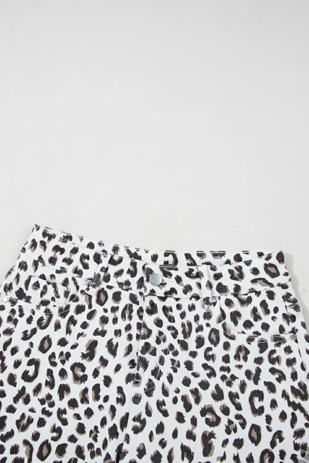 Sale Dear-Lover Leopard Frayed Hem Denim Shorts White