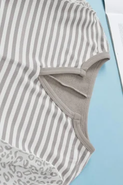 New Dear-Lover Leopard Striped Patch Thumbhole Sleeve Top White