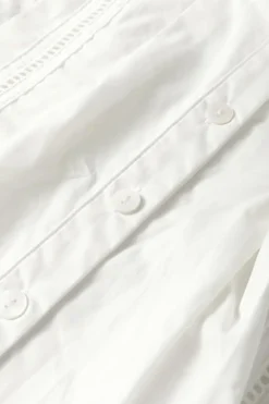 Sale Dear-Lover Solid Color Lace Crochet Eyelets Sleeveless Buttoned Shirt White