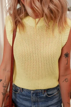 Outlet Dear-Lover Solid Color Hollowed Knit Round Neck Sweater Vest Yellow